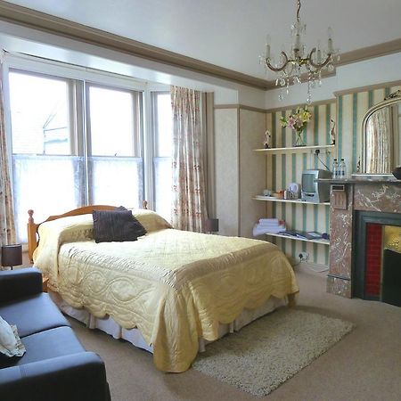 جسر باتيلي Lyndale Guest House المظهر الخارجي الصورة